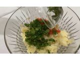 A picture of step 24 of Litti Chokha.