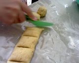 Foto langkah ke 6 dari resep Donat-Roti Sosis dengan wijen.