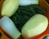 Foto del paso 1 de la receta: Hervido de judías verdes, cebolla y patata
