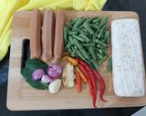 Foto langkah ke 1 dari resep Tumis Kacang Panjang Tempe Sosis.