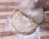 A picture of step 4 of Pastry samosas.