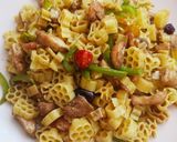 A picture of step 7 of Chicken Chilli Dry with flower macroni.