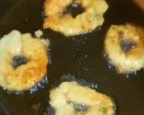 A picture of step 7 of Rava Medu Vada.