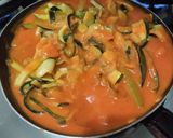 Foto del paso 4 de la receta: Calabacines en salsa cremosa🥛de pimentón🌶️🧀🍎