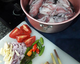 Foto langkah ke 1 dari resep Cumi hitam bumbu iris sederhana.