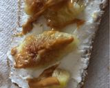 Foto del passaggio 1 della ricetta Fette biscottate con ricotta, fichi e miele