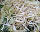 Foto langkah ke 5 dari resep 230. Tumis Pakcoy Kecambah.