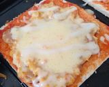 Foto langkah ke 9 dari resep Pizza Roti Tawar.