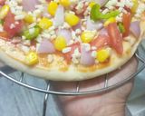 A picture of step 3 of Veg Pizza.
