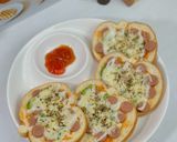 Foto langkah ke 5 dari resep Pizza Roti Tawar.