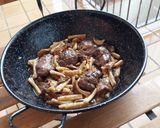 Foto del paso 6 de la receta: Carrilleras al vino tinto con níscalos salteados y casarecce