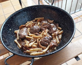 Foto del paso 6 de la receta: Carrilleras al vino tinto con níscalos salteados y casarecce