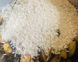 Foto del paso 2 de la receta: ARROZ CREMOSO CON BERENJENAS Y DOS QUESOS 🧀🫕🧀🍆🍚🍄‍🟫🍆🍚🌽