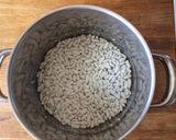 Foto del paso 2 de la receta: Frijoles con cerdo y zarsa criolla con arroz blanco