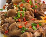A picture of step 7 of Sichuan Style Spicy Braised Pig Trotters 川辣味酱猪手.