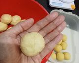 Foto langkah ke 6 dari resep Bolen Pisang Lembap.