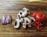 Une image de l'étape 1 de Hamburger Echalottes - Œuf - Champignons.