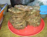 Foto del paso 5 de la receta: Tortitas de chicharrón en Chile pasilla a la Mario, s