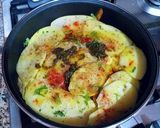 Foto del paso 3 de la receta Guiso de marinero en cazuela con patatas y alguna que otra cosa