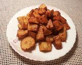 Foto del paso 13 de la receta Patatas fritas marinadas, con salsa thai siracha