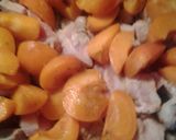 A picture of step 4 of Apricot pork salad.