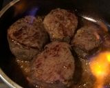 Foto del paso 7 de la receta: Cocina para enamorar: Tournedos flambé au cognac (receta de mi marido)