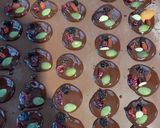 รูปขั้นตอนการทำที่ 2 ของ ช็อกโกแลตพร้อมถั่ว ง่ายมากแค่ใช้ไมโครเวฟ(Dark Chocolate Bite)