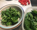 Foto del paso 1 de la receta: Mediterranean Popeye(Ensalada de espinacas ”A la europea”)