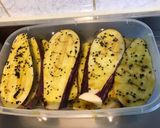 Une image de l'étape 4 de Aubergines graffiti marinées grillées curry nigelle.