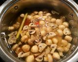 Foto langkah ke 1 dari resep Tom Yum.