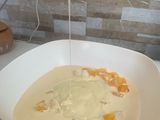 Postre de frutas y leche condensada