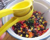 Foto del paso 2 de la receta: Ensalada de frijoles negros