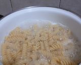 Foto langkah ke 1 dari resep Fusilli Aglio Olio.