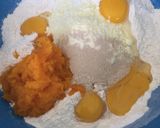 Foto langkah ke 2 dari resep Donat Labu Kuning.
