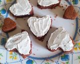 A picture of step 4 of Mini Heart Cake.