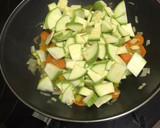 Foto del paso 2 de la receta: Fideos chinos integrales con langostinos