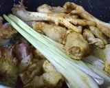 Hình bước làm 2 của món Cà ri gà