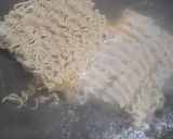 स्पाइसी चीज़ी वेज मैगी नूडल(spicy cheese veg maggi noodle recipe in hindi) रेसिपी चरण 1 फोटो