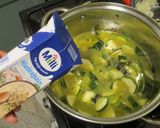 Cukkinikrémleves 🍵 citromos 🍋fűszeres 🌿 és fokhagymás 🧄 olajjal recept fázis 6 fotója