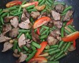 Foto langkah ke 3 dari resep Tumis Kacang Panjang Ati ayam.