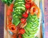Une image de l'étape 3 de Tartine saumon, avocat et concombre.