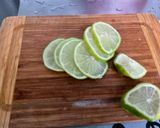 Une image de l'étape 2 de Filets de dorade à l’ail frais mariné, citron vert et coriandre.