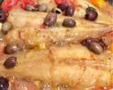 Foto del passaggio 3 della ricetta Rana pescatrice (o coda di rospo) con capperi, acciughe e datterini