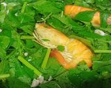 Hình bước làm 2 của món Canh rau đay nấu tôm thịt