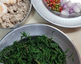 รูปขั้นตอนการทำที่ 2 ของ ยำใบชะคราม