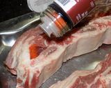 Foto del paso 3 de la receta: Asado, pechito y bondiola de cerdo a la parrilla saborizados