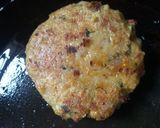 A picture of step 3 of Healthy cheesy burger with soya pattice.