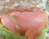 Foto del paso 2 de la receta: Pita rellena de salmón con ensalada y mozzarella