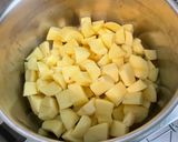 Une image de l'étape 3 de Purée de pommes de terre rouges et lentilles corail.
