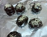 A picture of step 5 of Oreo Chocolate Balls.